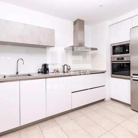 204 Luminoso Apto Centro Junto A La Playa