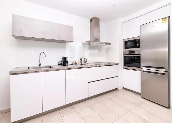 204 Luminoso Apto Centro Junto A La Playa